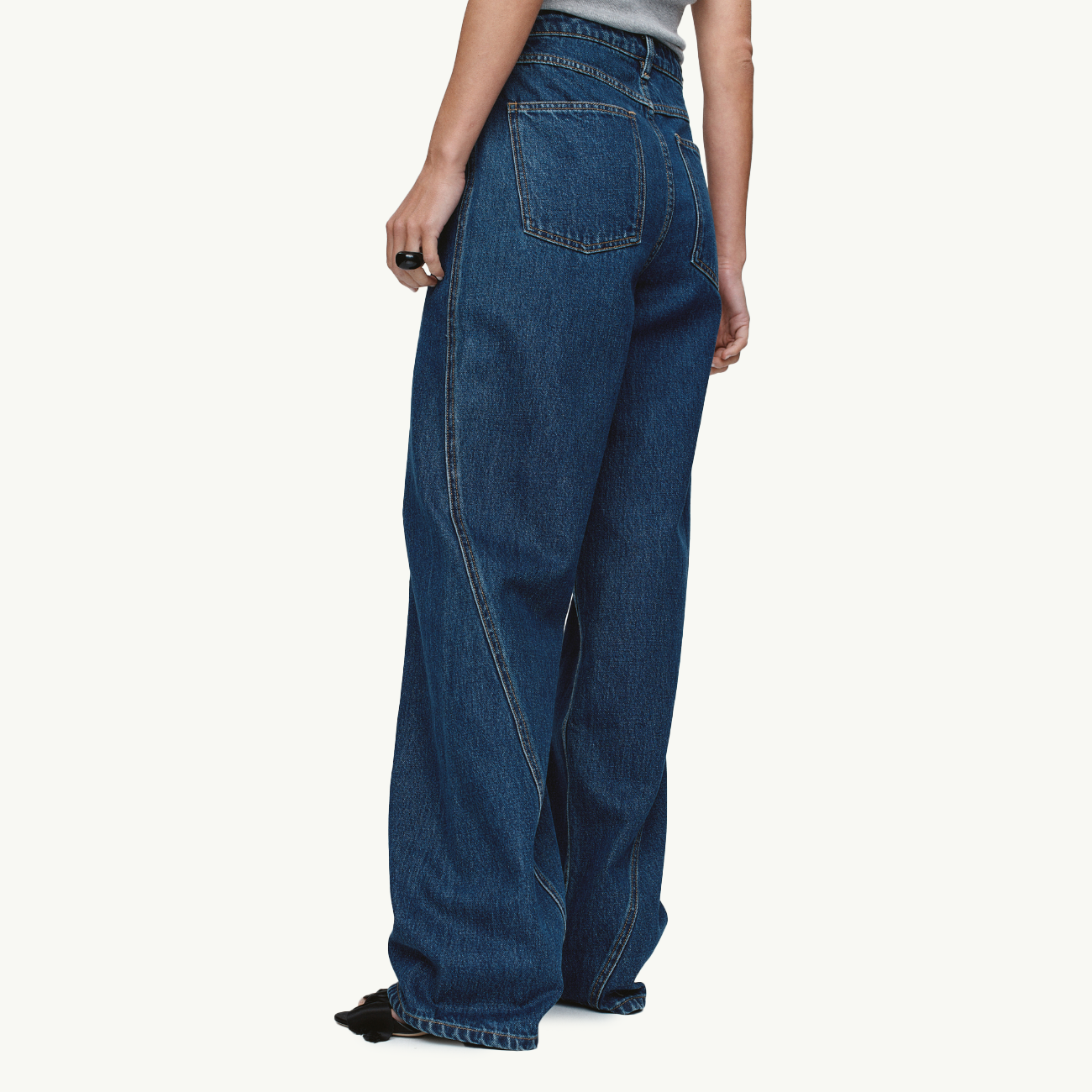 Relaxed Curve Jean - Washed Indigo