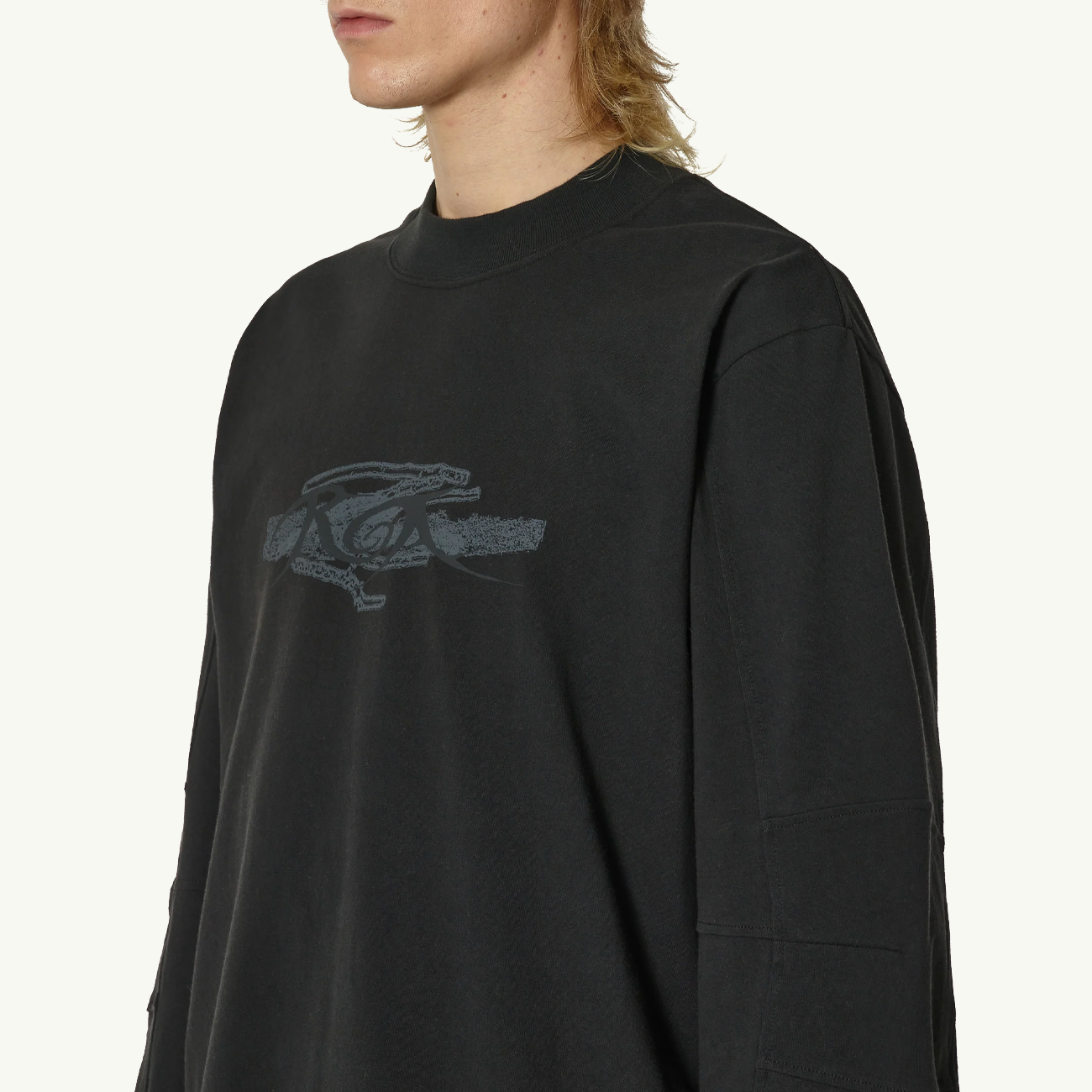 Long Sleeve Graphic - Black