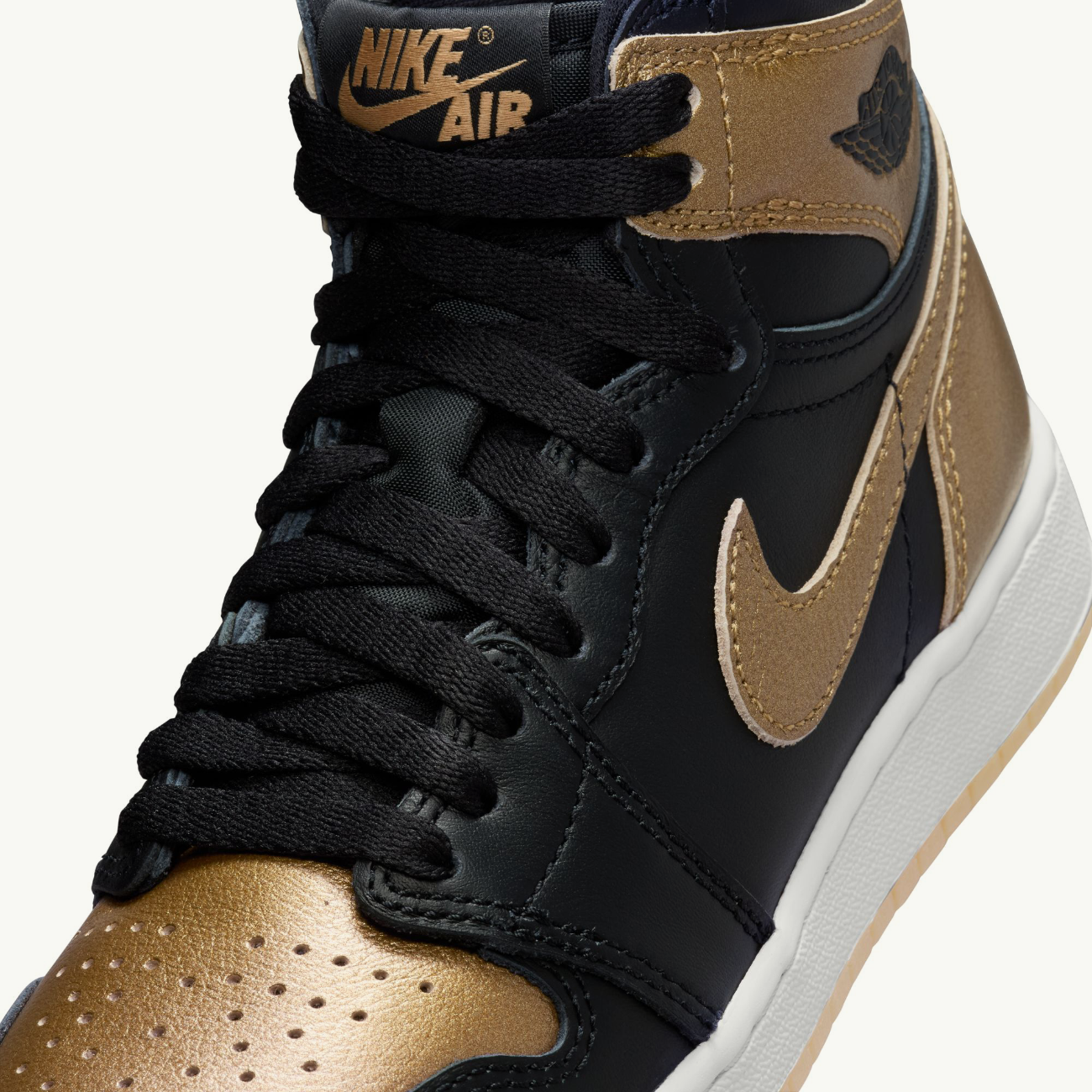 Grade School Air Jordan 1 Retro High OG - 'Metallic Gold'