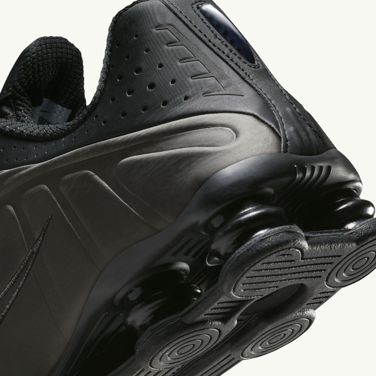 Nike Shox R4 - Black
