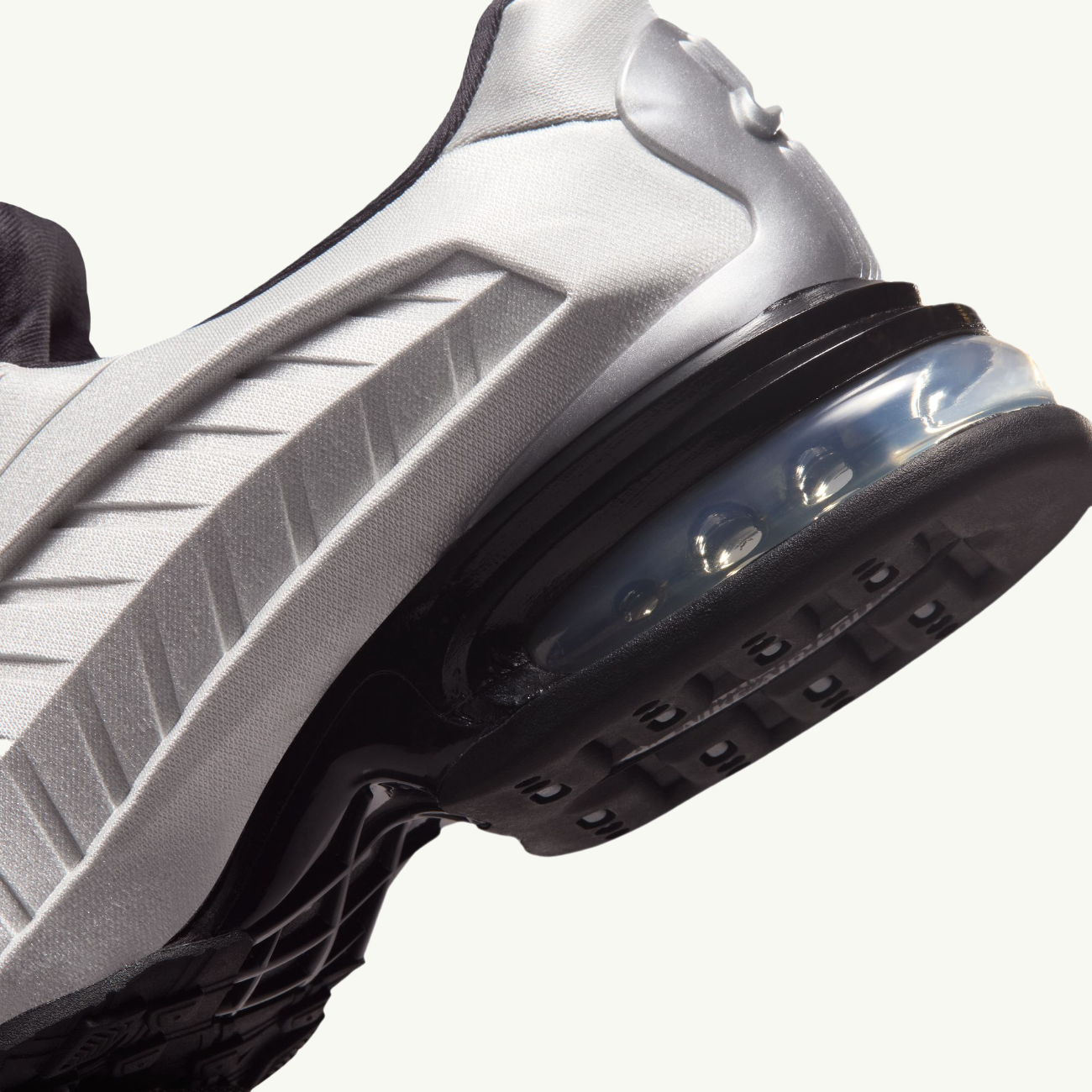 Air Max Dolce - Metallic Silver/Black