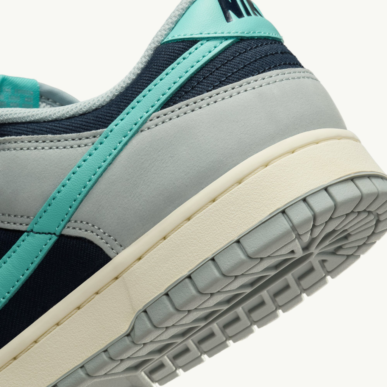 Dunk Low Retro Premium - 'Green Frost'